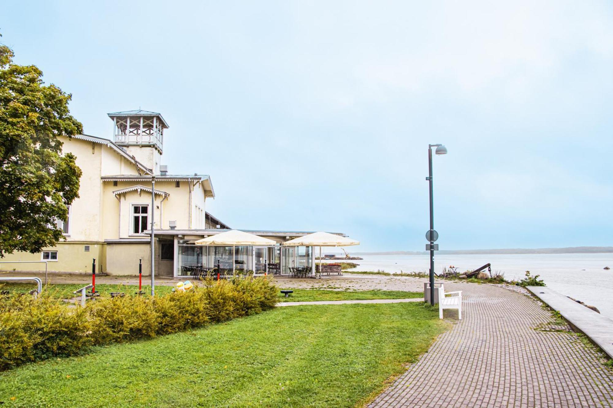 Hotel Promenaadi Haapsalu Exterior photo